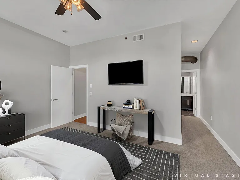 1100 Russell St #102-1 — Photo 11