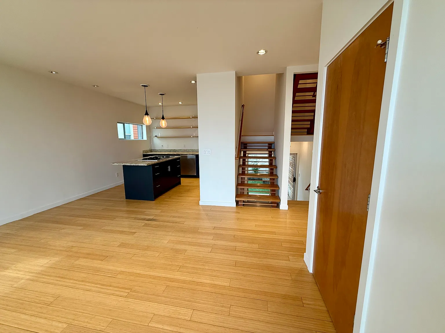 3 bed, 3.5 bath, 1800 sqft, $4,200 — Photo 4