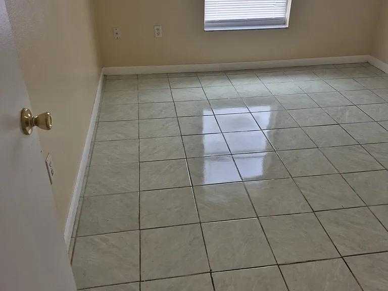 735 Toulon Dr — Photo 8