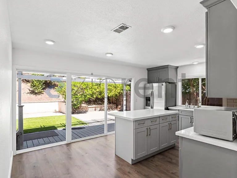 378 Spring Valley Ln — Photo 10