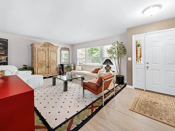 2nd image of 1610 Finsbury Ln