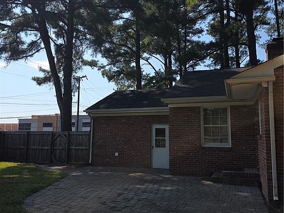 3rd image of 1076 Big Bethel Rd