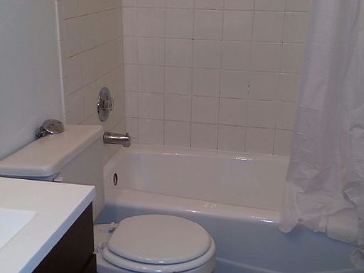 2nd image of 5530 N Winthrop Ave APT 203
