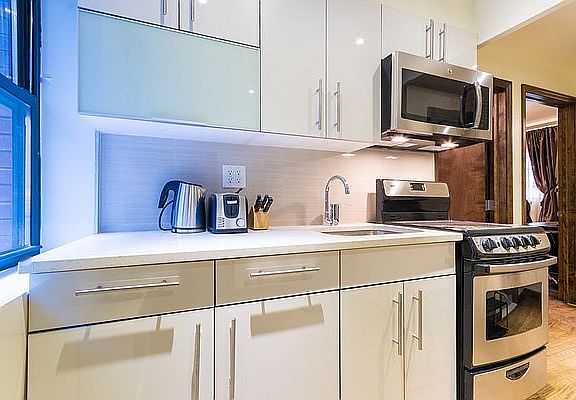 5th image of 81 Sullivan St #1