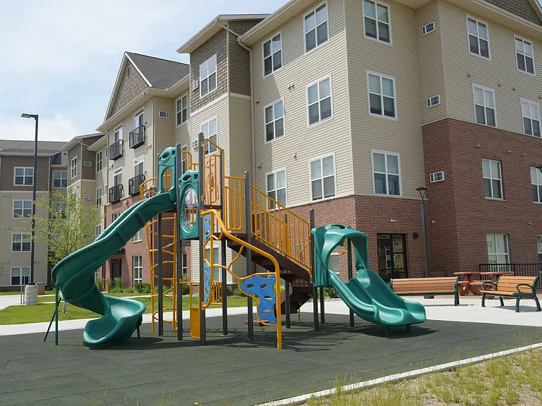 Bottineau Ridge Apartments — Photo 26