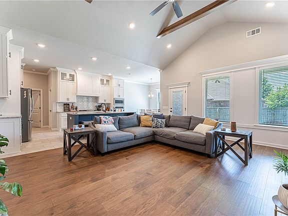 5th image of 6203 S 59th St