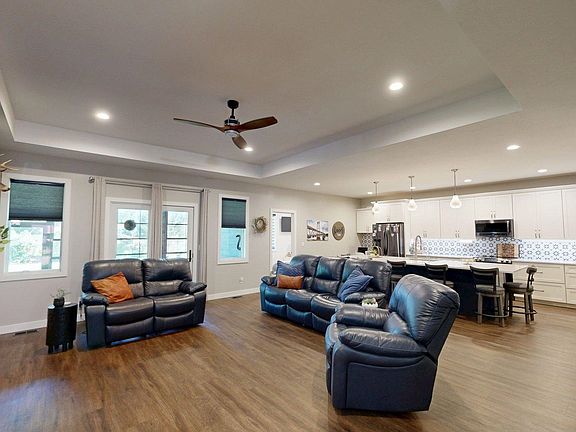 5th image of 114 Bennett Dr