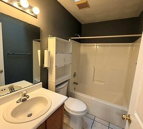 5th image of 4809 Nelms Ln NE