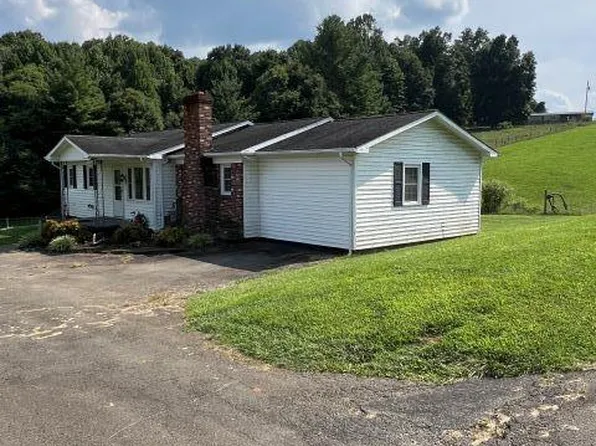 3066 Creekview Dr, Galax, VA 24333