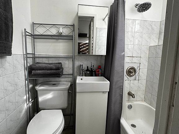 5th image of 34 Scholes St APT 4R