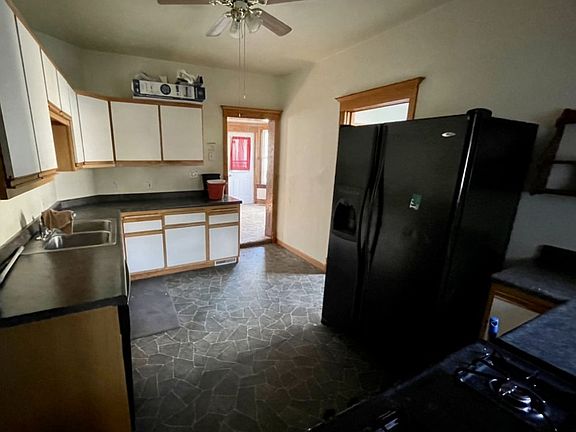 2nd image of 404 Caroline St #404