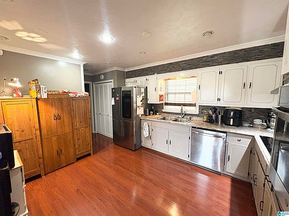 3rd image of 350 Greenleaf St SW