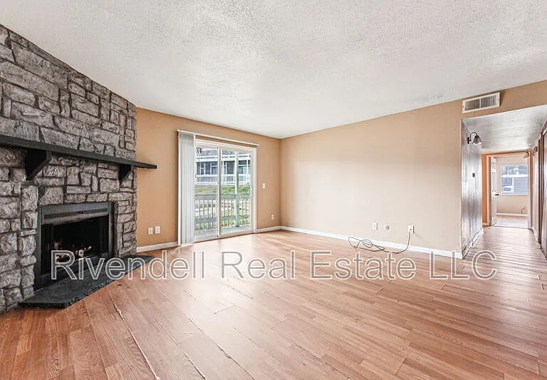 18094 E Ohio Ave #103 — Photo 2