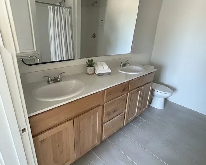 422 N 71st Ave — Photo 25