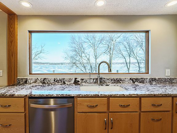 4th image of 2050 Lake View Dr