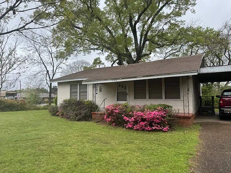 1105 N White Oak Rd — Photo 1