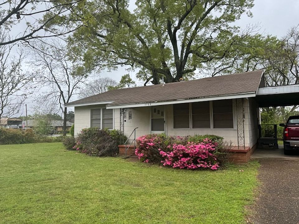 1st image of 1105 N White Oak Rd