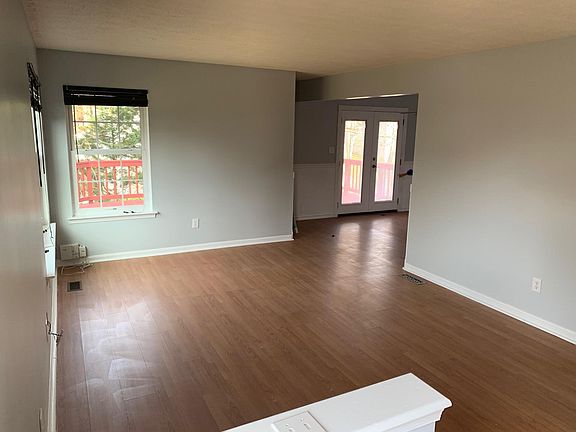 4th image of 434 Darby Ln
