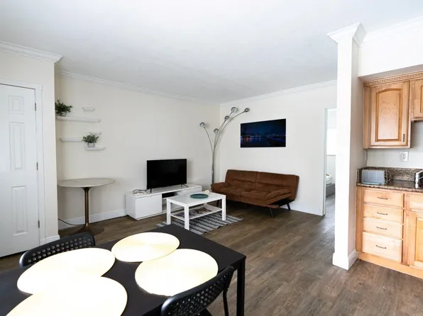 924 SE 2nd St APT 3, Fort Lauderdale, FL 33301