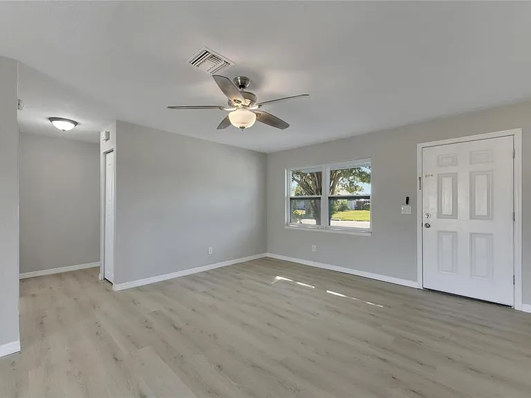 527 Fox Run Trl — Photo 16