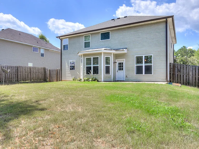 511 Sebastian Dr — Photo 6
