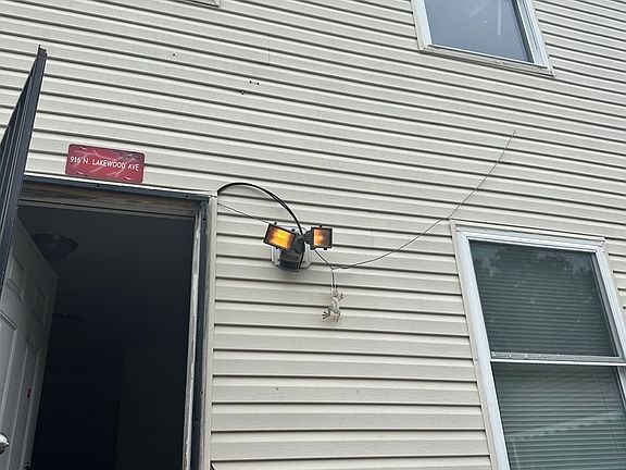 3rd image of 118 S Broadway