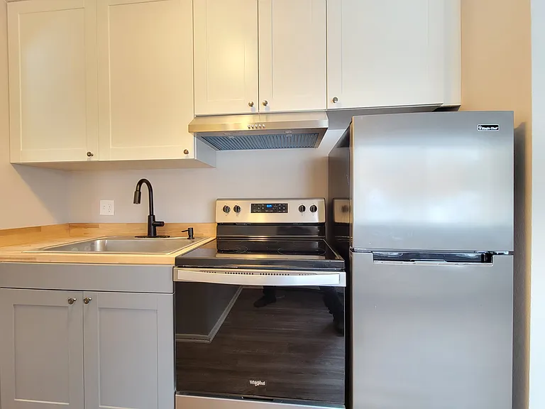 Midtown Apartments — Photo 6