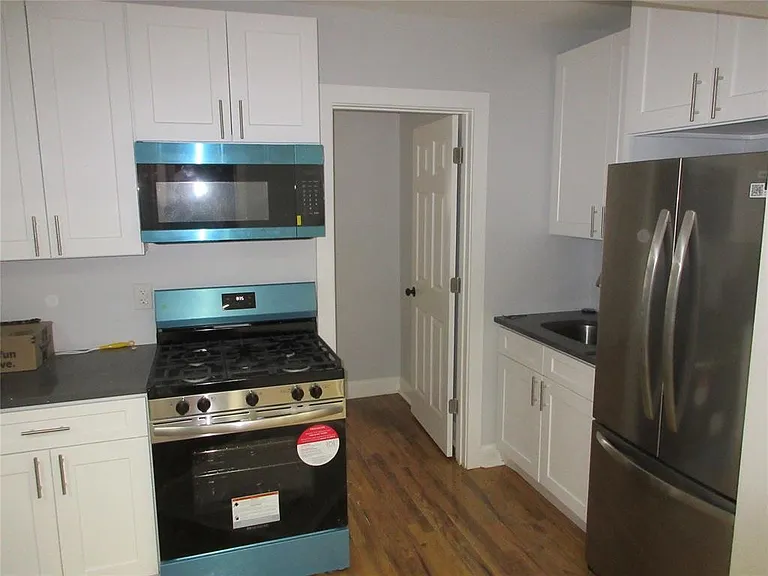 949 E 213th St #1 — Photo 6