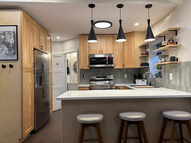 4225 E Kings Rd — Photo 3