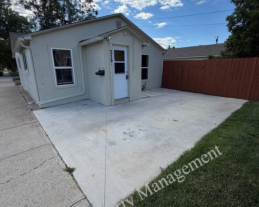 1st image of 319-1 S 9th Ave