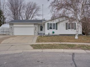 851 Emerald Ln NW, Rochester, MN 55901