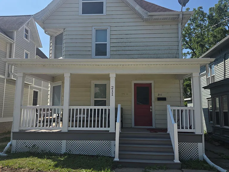 211 E Jefferson St — Photo 2