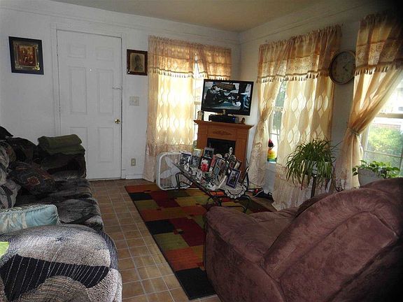 2nd image of 110 Huron St