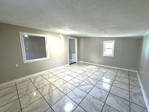 3rd image of 2917 Mission Rd