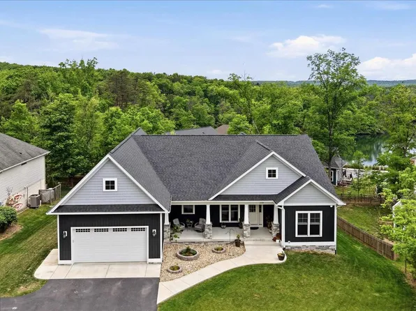 516 Sleigh Dr, Cross Junction, VA 22625