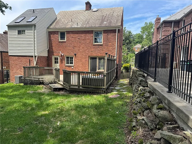 633 Crystal Dr — Photo 36