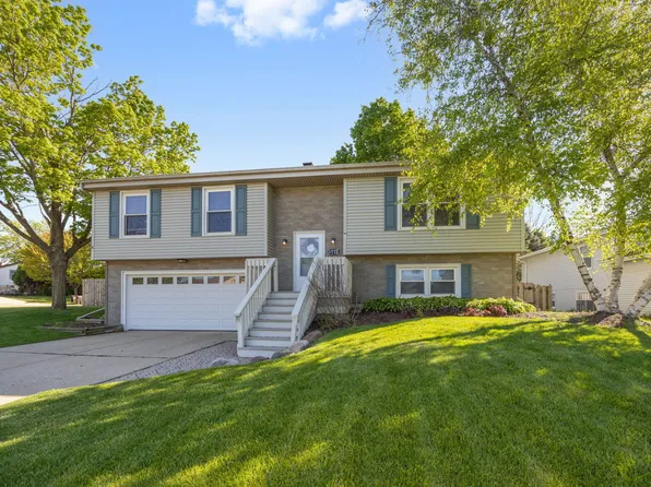 5113 W Dartmoor Dr, McHenry, IL 60050
