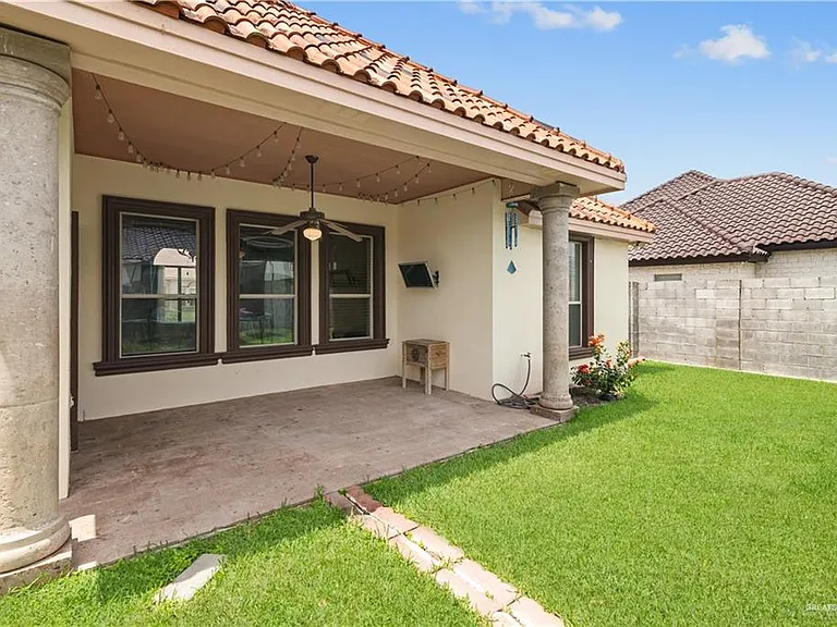 2401 W Rhin Dr — Photo 32