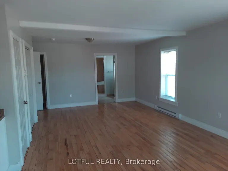 2084 Dundas St #3 — Photo 8