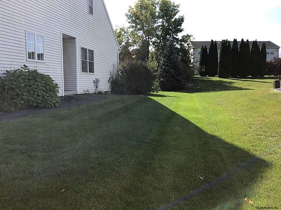 3rd image of 11 Paddlewheel Ct
