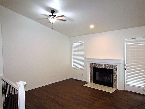 4th image of 809 Country Club Dr