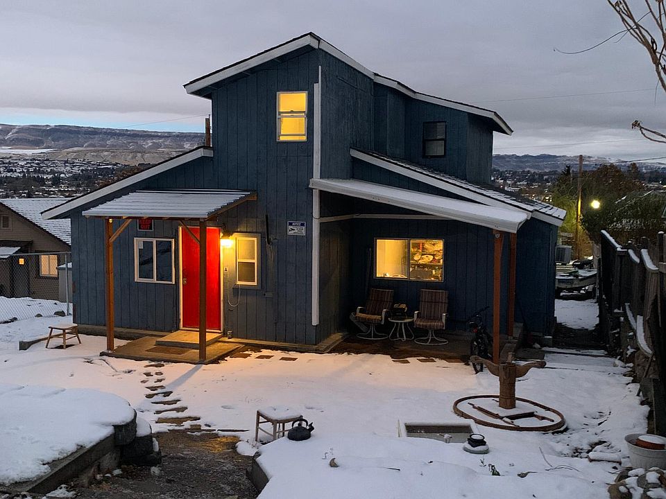 1st image of 834 S Chelan Ave