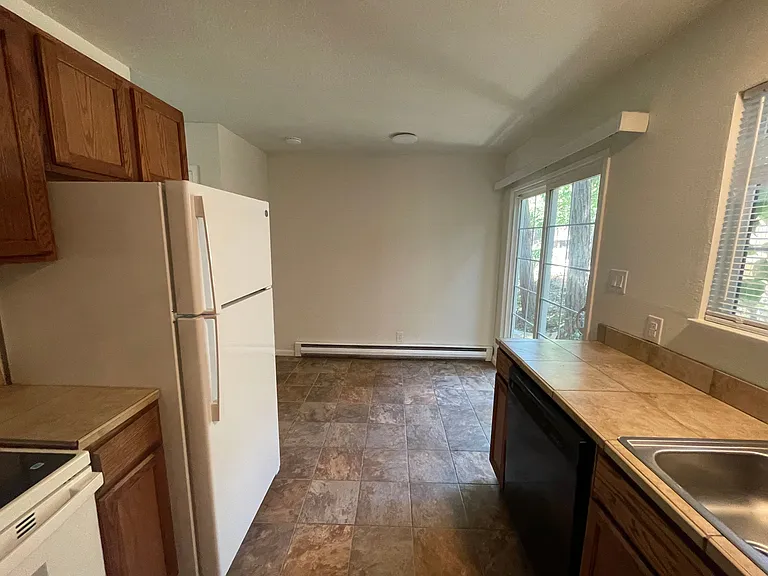 33 E Cowan St #33 — Photo 3