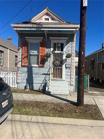 2 bed, 1.0 bath, 915 sqft, $1,650 — Photo 1