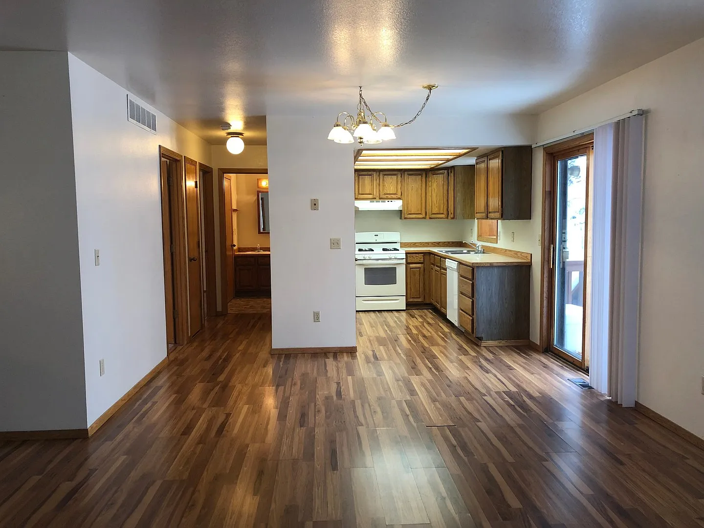 3BR, 2BA 2 story home w/finished daylight basement — Photo 3
