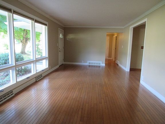 4th image of 305 W Crestview Dr