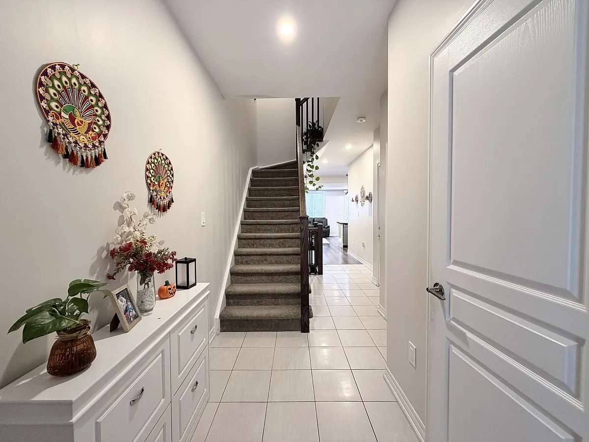 Building Photo - 1890 Rymal Rd E