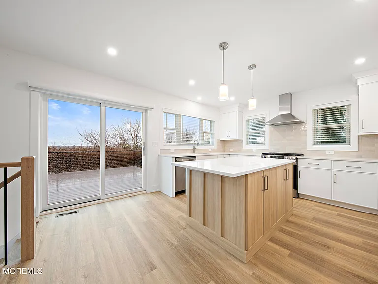 427 Hoyt St — Photo 3