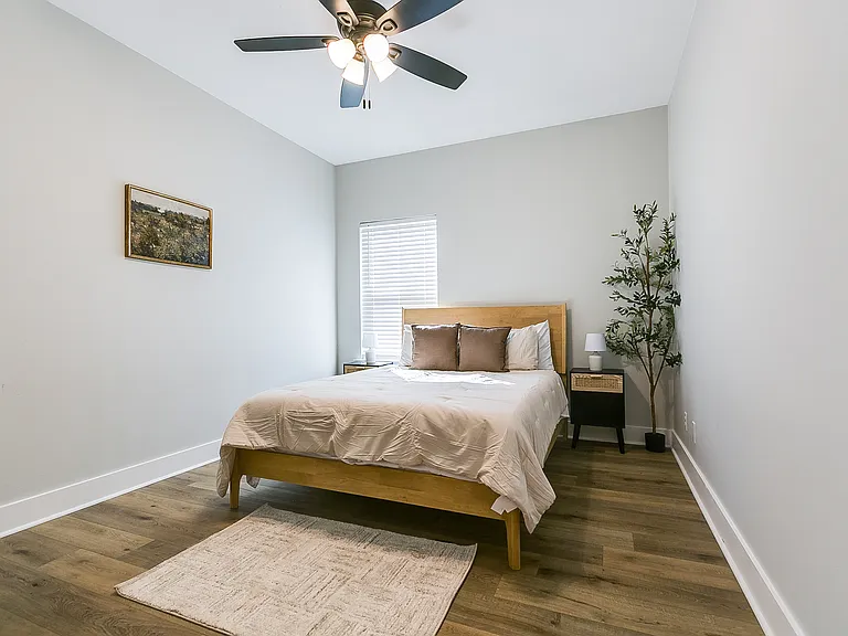 1045 Holiday Dr — Photo 35