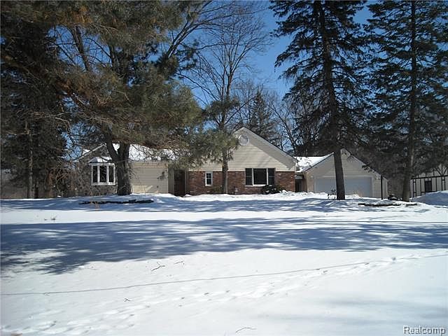 1st image of 15930 Oak Dr